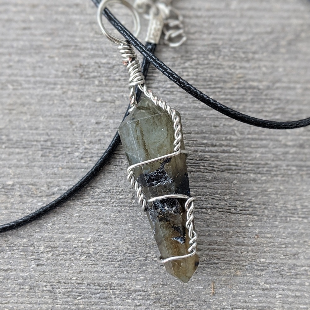 Labradorite crystal necklack